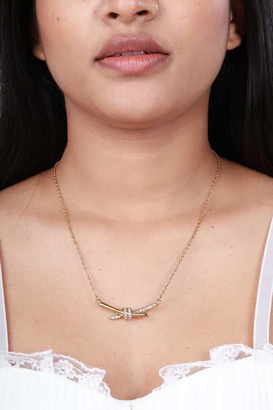 Tressé Knot Pendant Necklace