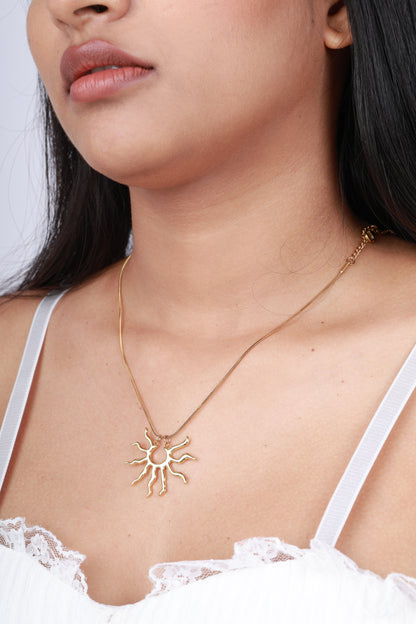 Soléa Sunburst Pendant